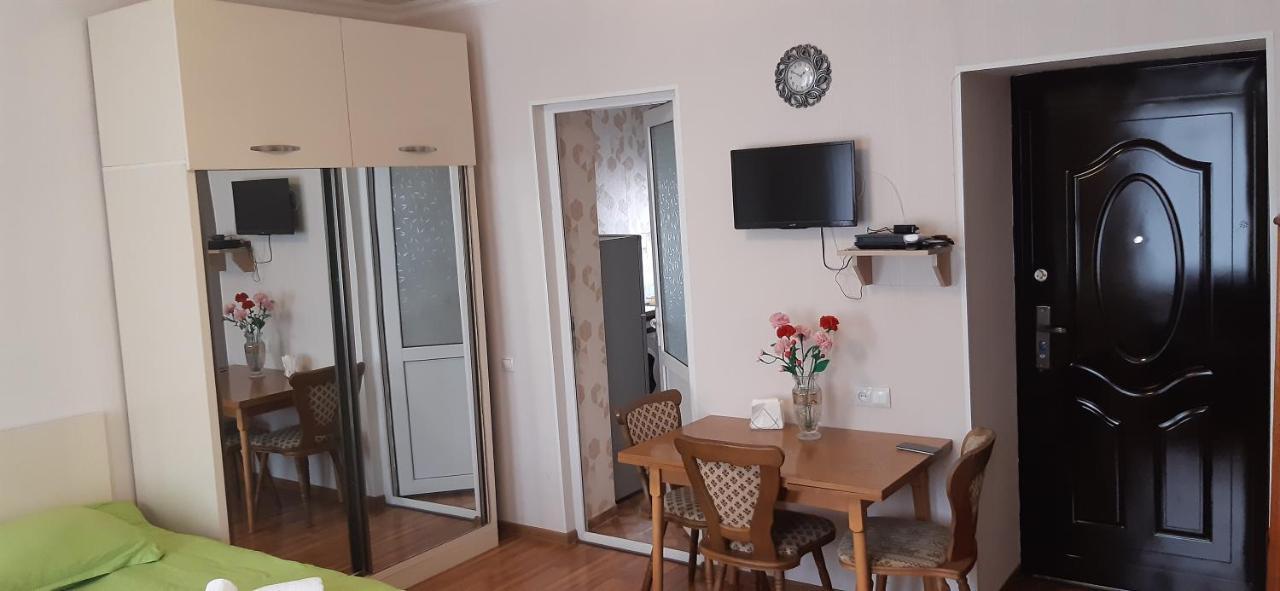 Tamara'S Apartament In Avlabari Tiflis Exterior foto